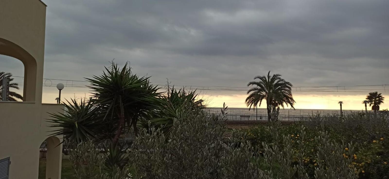 פייטרה ליגורה Residence Villa Carmen Fronte Mare A 50 Mt מראה חיצוני תמונה