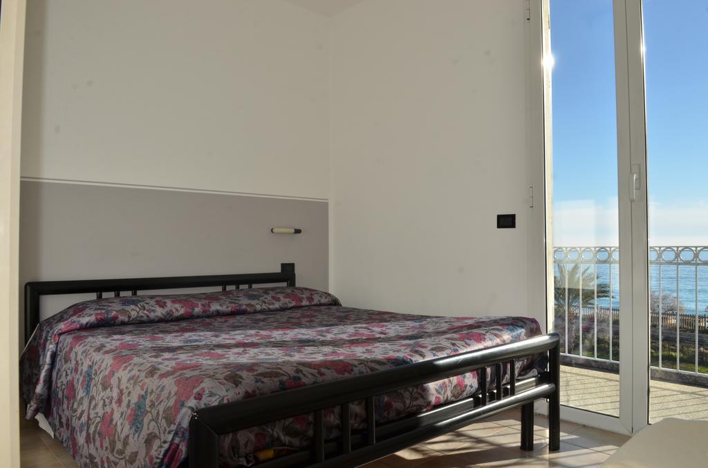 פייטרה ליגורה Residence Villa Carmen Fronte Mare A 50 Mt מראה חיצוני תמונה